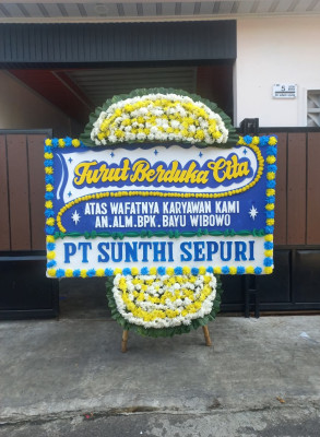 Papan Bunga Duka di Mangoli Utara