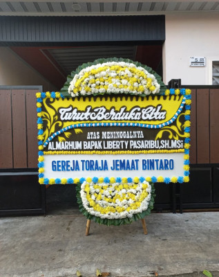 Papan Bunga Duka di Mangoli Utara